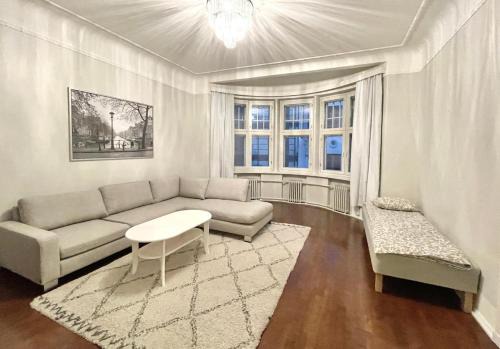 Kluuvi Apartment | Elegant Jugend city retreat 79m2