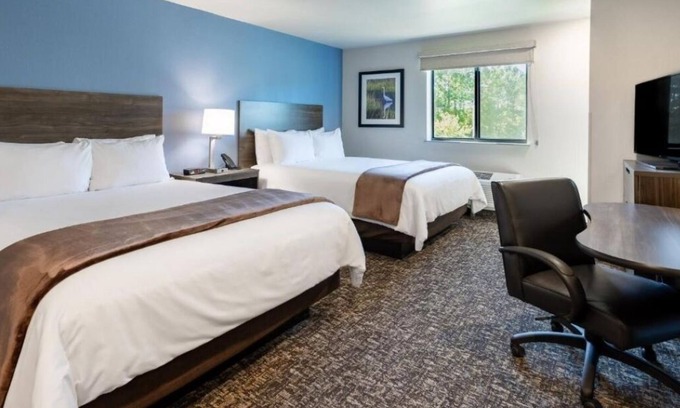 Beatrice Hotel | Elegant Room Pet Friendly Near Beatrice Speedway And Historical Museum Tours