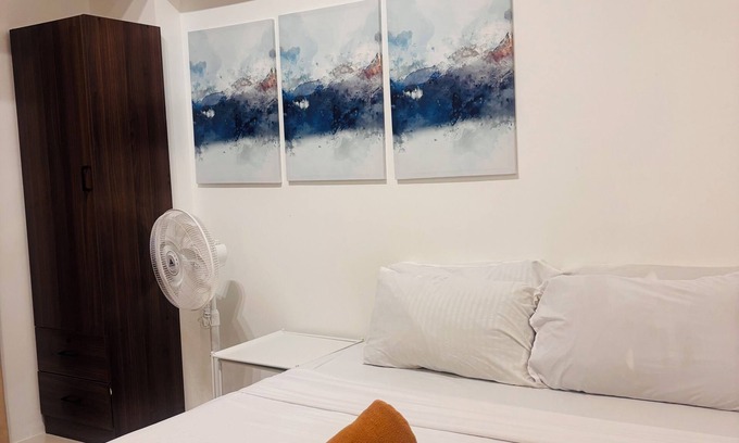 Mandurriao Condo | Elegant Room With Relaxing Ambiance