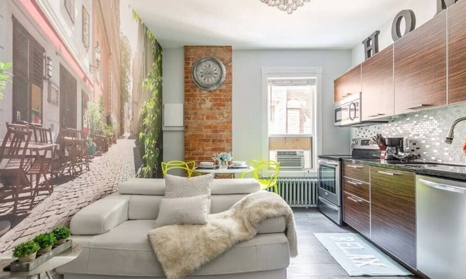 Parkdale Apartment | Elegant style with 3D feature 1 BR suite downtown