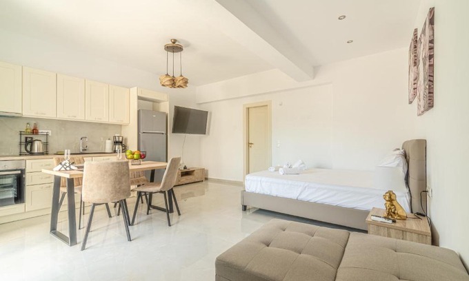 Agios Dimitrios Apartment | Elegant Suite 4 Near the Beach