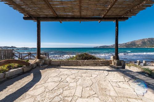 Notteri Villa | Elegante Villa WI-FI GRATIS con terrazza sul mare quasi a toccare l'acqua