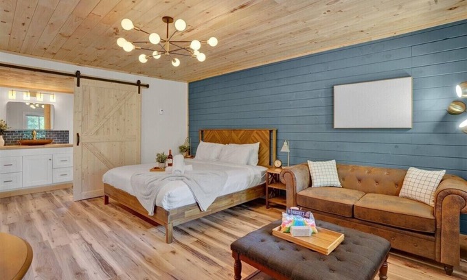 Canadensis Hotel | Elements Pocono Modern | Firepits | Pet-Friendly