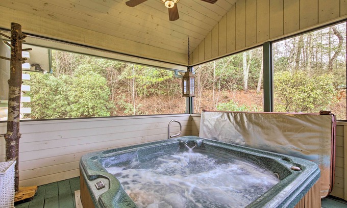 Ellijay Cabin | Ellijay Cabin with Porch & Private Hot Tub!