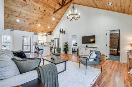 Ellijay House | Ellijay Home 4 Mi to Dtwn Hot Tub and Resort Perks!