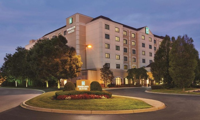 Lyndon Hotel | Embassy Suites by Hilton Louisville East