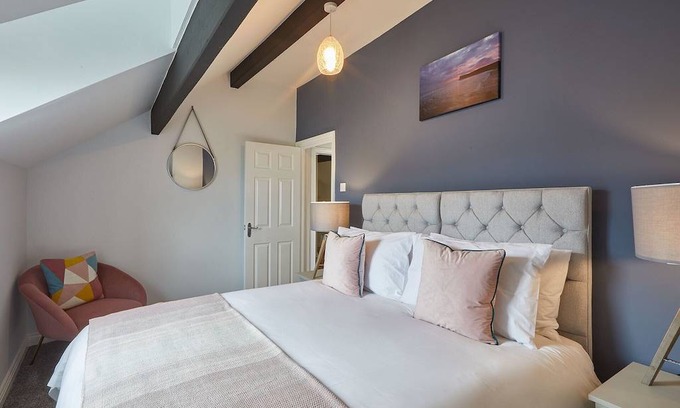 Saltburn-by-the-Sea Apartment | Emerald Hideaway in Saltburn-by-the-Sea