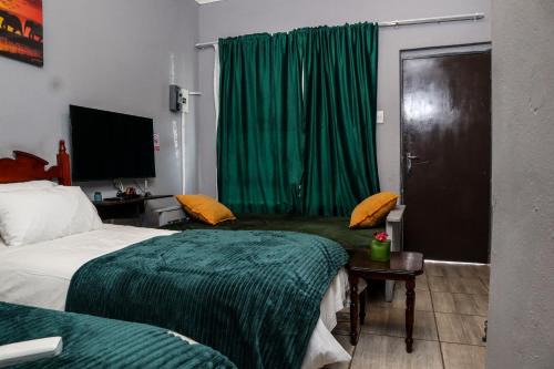 Rustenburg House | Emerald Green Family Haven!