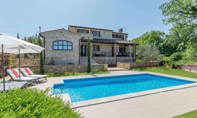 Sveti Lovrec Cottage | Enchanting villa with beautiful stone architecture and private pool