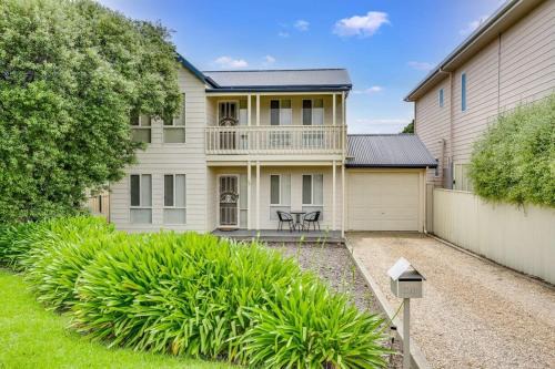 Encounter Bay House | Encounters by the Sea 20 Whalers Rd Encounter Bay - BYO Linen