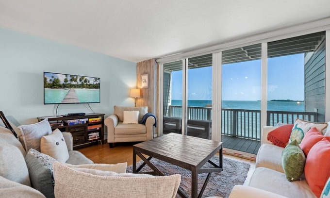 Cedar Key Apartment | Endless Gulf views from this 2 bedroom waterfront townhome