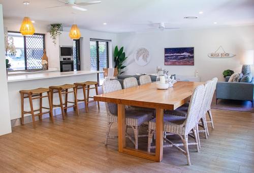 Noosa Heads House | Endless Summer Beach Retreat-pet friendly, walk to shops