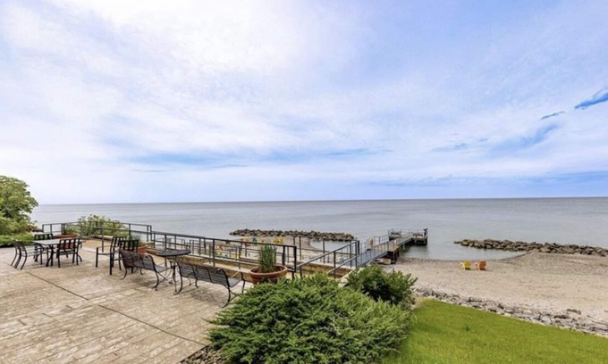 Geneva-on-the-Lake Condo | Endless Summer - Sleeps 6 Condo