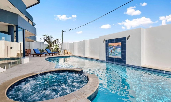 Marmion House | Endless Summer - The Reefs!