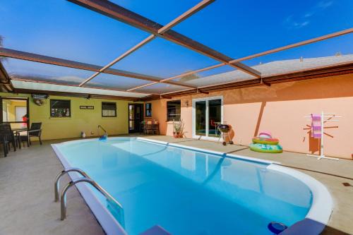 Englewood East House | Englewood Duplex with Shared Lanai 7 Mi to Beach!