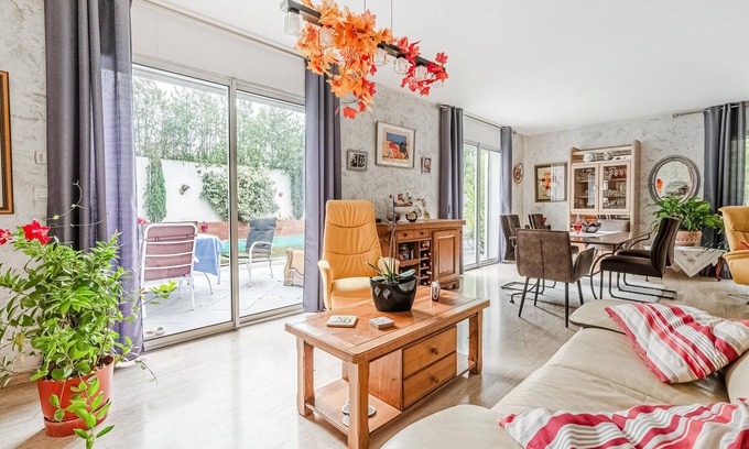 Caissargues House | Enjoy a wonderful vacation in this attractive vacation home with pool.