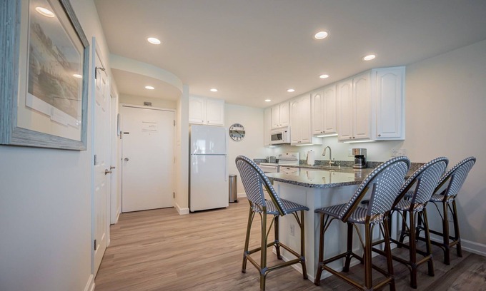 Rehoboth Beach Condo | Enjoy Ocean Views from This 7th Floor Studio
