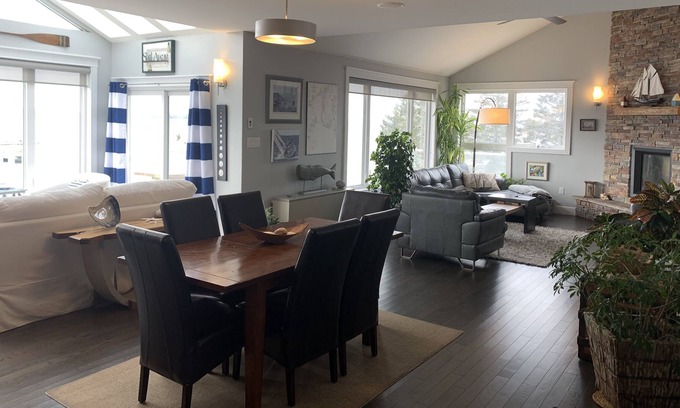 Glen Margaret House | Enjoy oceanfront living at its best!!