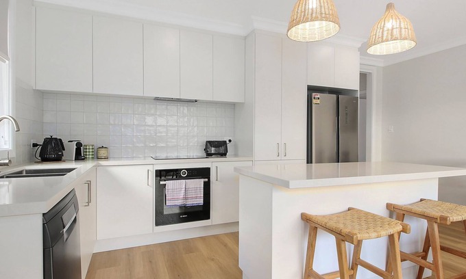 Beechworth House | Enjoy picture frame views of Lake Sambell from the living room window!