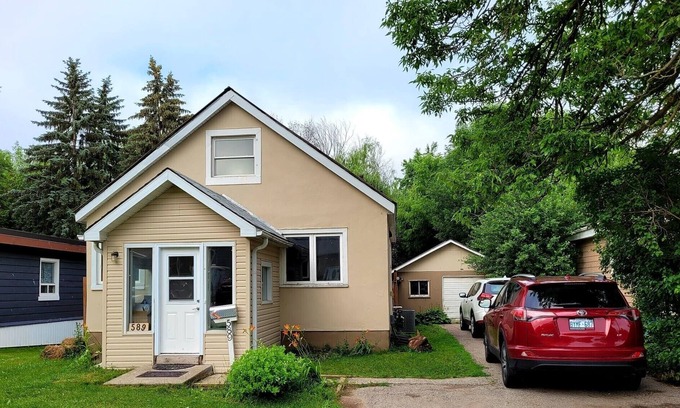 Orillia House | Enjoy spring 🌸🌺🌼🌱 at Lake Simcoe -FULL house