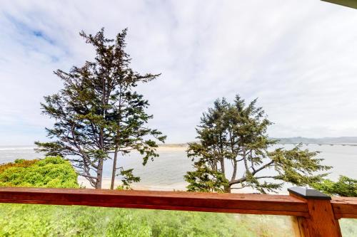 Waldport House | Enjoy the View