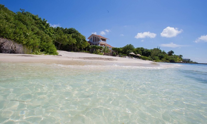 Isla Mujeres House | Enjoy your own private beach in this Amazing Luxury Beachfront property!