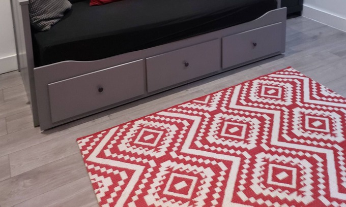 Gascoigne Apartment | Ensuite room with street view 5 mins from Station