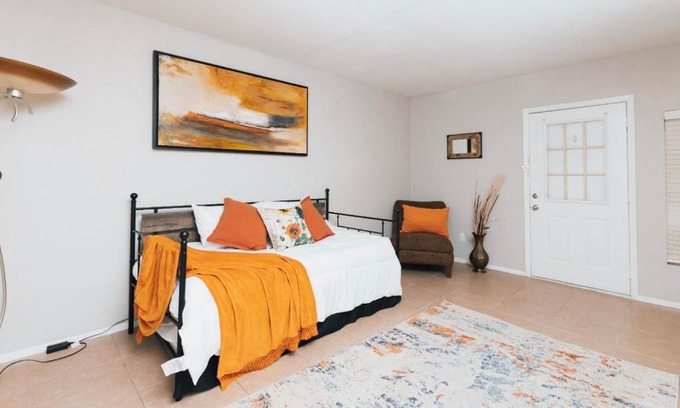 Woodland Heights Apartment | Enticing 1Br Apartment in the heart of the heights