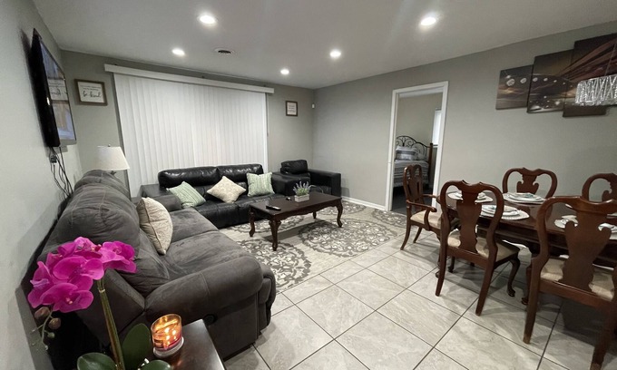 Harvey House | Entire 3bd home Comfortable Private