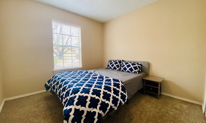 Milwood House | ENTIRE cozy ☼Extended Stay☼ home next to Apple