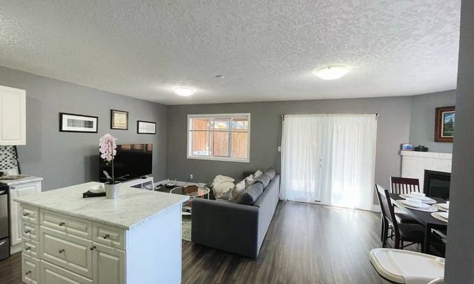 Langford House | Entire Guest Suite in Thetis Height