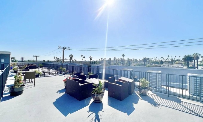 Pico-Union Apartment | ENTIRE UNIT 1BED+1BATH NREAR USC DTLA KTOWN