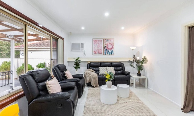 Dandenong North Villa | Entire Villa at North Dandenong