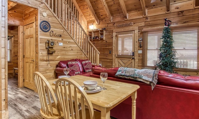 Pigeon Forge Cabin | Er317 - The Cubby Hole - Great Location - Close To Town 1 Bedroom Cabin by RedAwning
