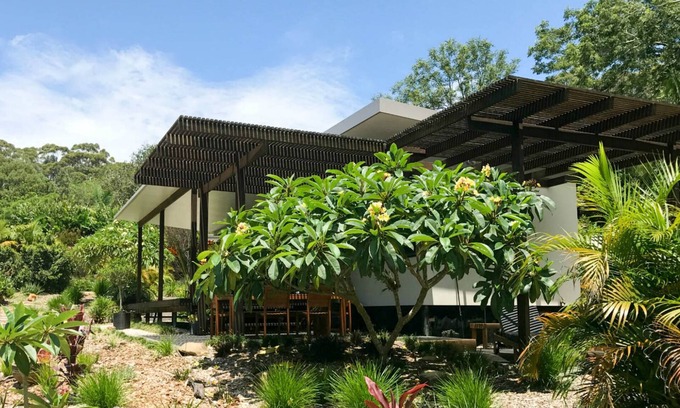 Skinners Shoot Villa | Escape the world, relax and unwind at The Lily Pad at Byron. Ideal for couples.