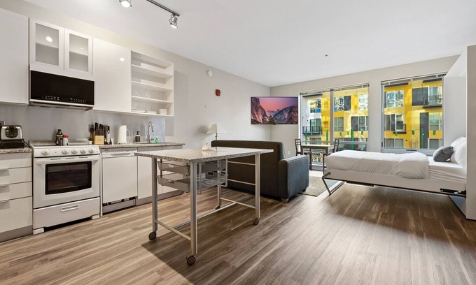 Crossroads Arts District Condo | Escape to a Beautiful Oasis Just Moments from Kauffman Stadium 338