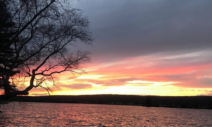 Lake Pocotopaug Cottage | Escape to Caladan Cottage! Cozy pet-friendly lake house: AC, multi-beach access.