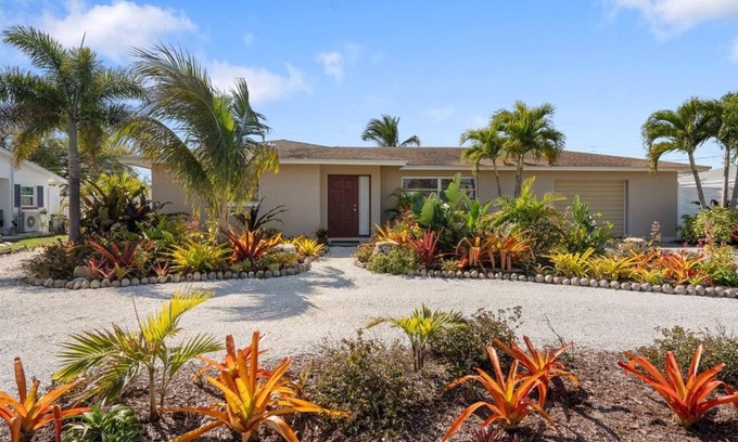 Englewood House | Escape to Paradise at Coconut Palms: Your 2 bed 2 bath Tropical Retreat Awaits!