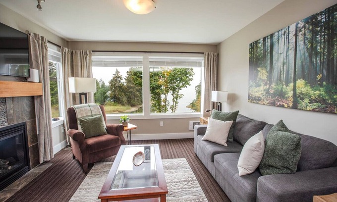 Regional District of Nanaimo Apartment | Escape & Unwind in Suite A