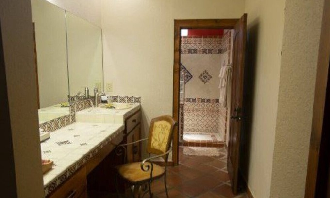 Medina Apartment | ESCONDIDA SUITE #2 QUEEN