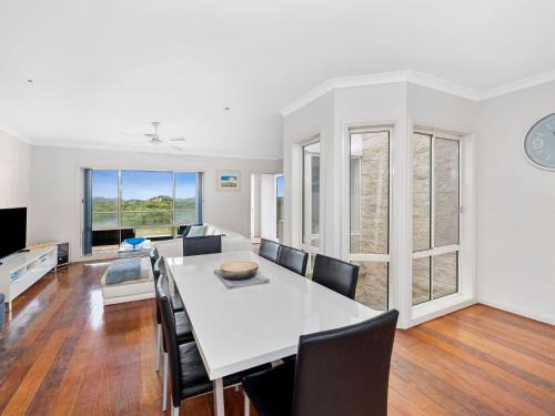 Torquay House | Esplanade Frontage 4 209