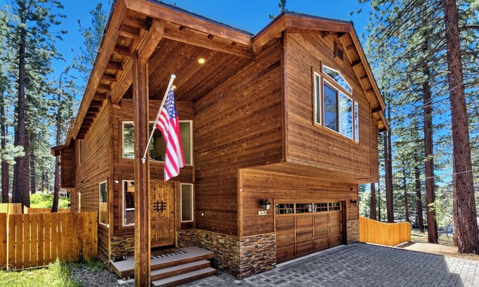 Rancho Bijou House | Evergreen Elegance: Boat Parking, Close to Lifts, Lake & Trails