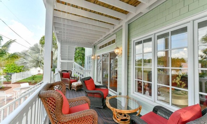 Stuart Apartment | EVINRUDE SUITE AT OLD COLORADO INN