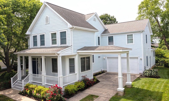 Ocean View House | Excellent 7 Bedroom home in Bear Trap Dunes! Community Pool, WIFI, Shuttle Service, Extra Space to Unwind!