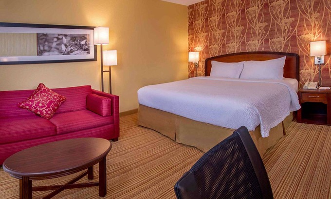 Durham Hotel | Excellent Part of Durham to Stay! Free Parking, Onsite Pool, Pets Allowed