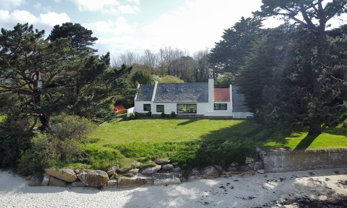 Cote de Granit Rose House | Exceptional location on the beach! Trégastel