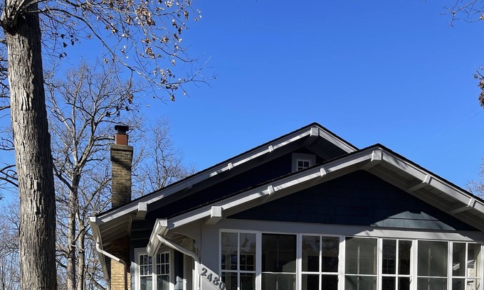 Russell House | Exceptional Modern Cottage in Prime Location