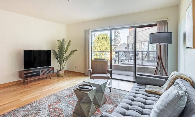 Old Town Chinatown Apartment | Exceptional Old Town 1BR, near Dining, Bars & Tech Hubs, by Blueground
