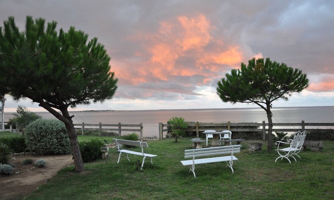 Fouras House | Exceptional sea view .character house with direct access to the beach