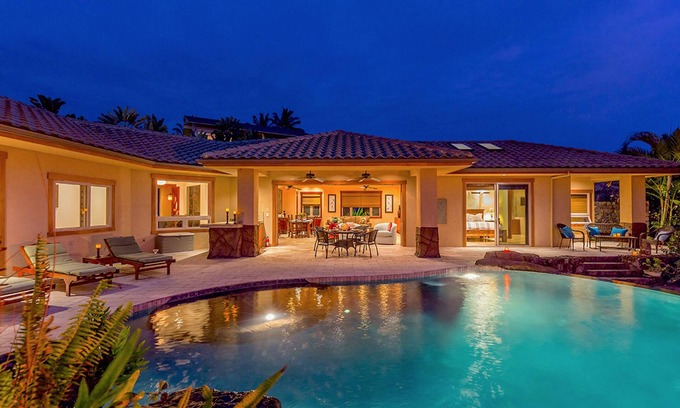 Historic Kailua Village House | Exclusive area. Ocean view. Putting Green, Private yard, SW Infinity pool